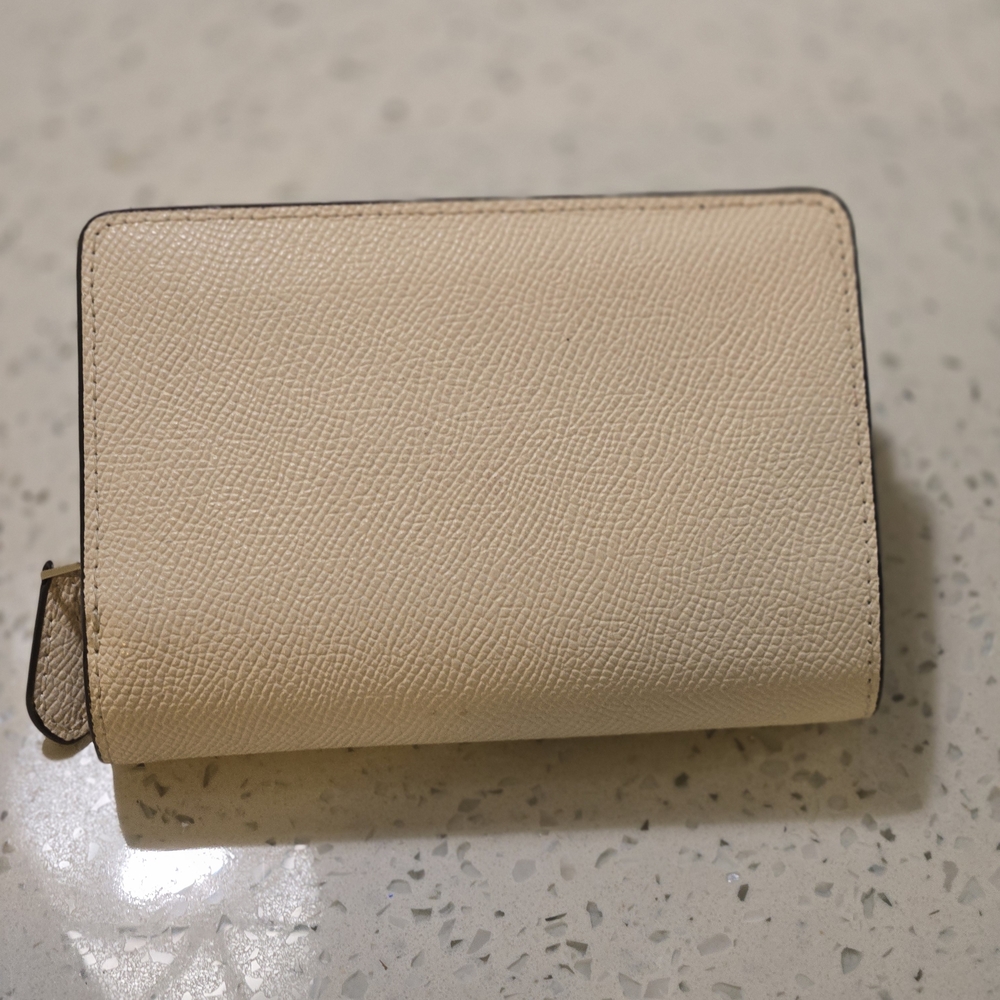 Coach Mediun Zip Wallet - Picture 2 of 4